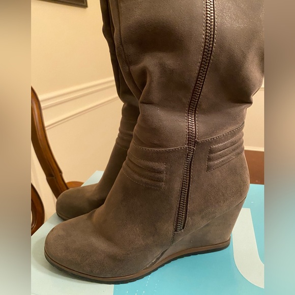 Nicole Evelyn Pewter Knee High Wedge Faux Suede Leather Size 9 - Picture 11 of 11